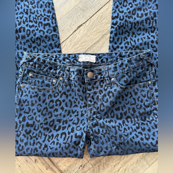 Free People Velvet Flocked Leopard Skinny Jeans, size 28. - Picture 4 of 10